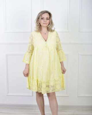 ☀️ Jemné, ženské a neprehliadnuteľné – krátke krajkové šaty v žltej farbe rozžiaria každý deň! 👗 Elegantný V-výstrih s...