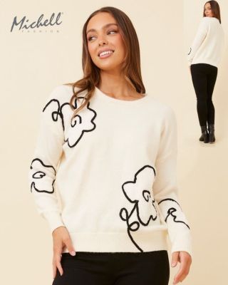 🌸 Ten typ pulóvra, ktorý dokáže zachrániť celý deň. Mäkučký, príjemný a nositeľný kamkoľvek – a čierne vyšívané kvety mu...