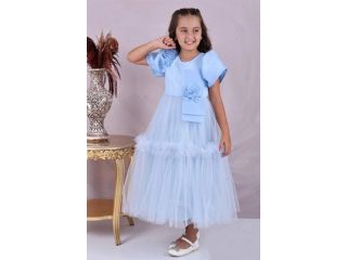 Jemná elegancia pre výnimočné chvíle ✨ Dievčenské spoločenské šaty v pastelovo modrej farbe s kvetmi 🌸 sú ideálne na...